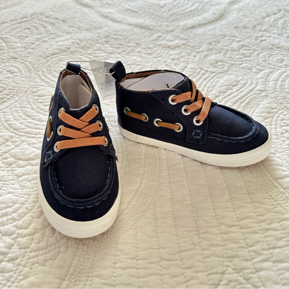 NWT Old Navy Boat Shoes Boy Size 6 Blue Brown Toddler